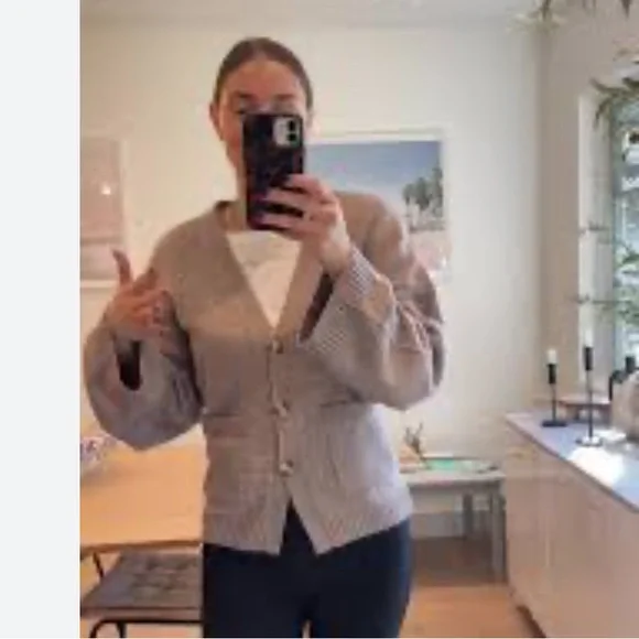 Elegant Beige Women's Cardigan Sweater - Picture 10 of 14